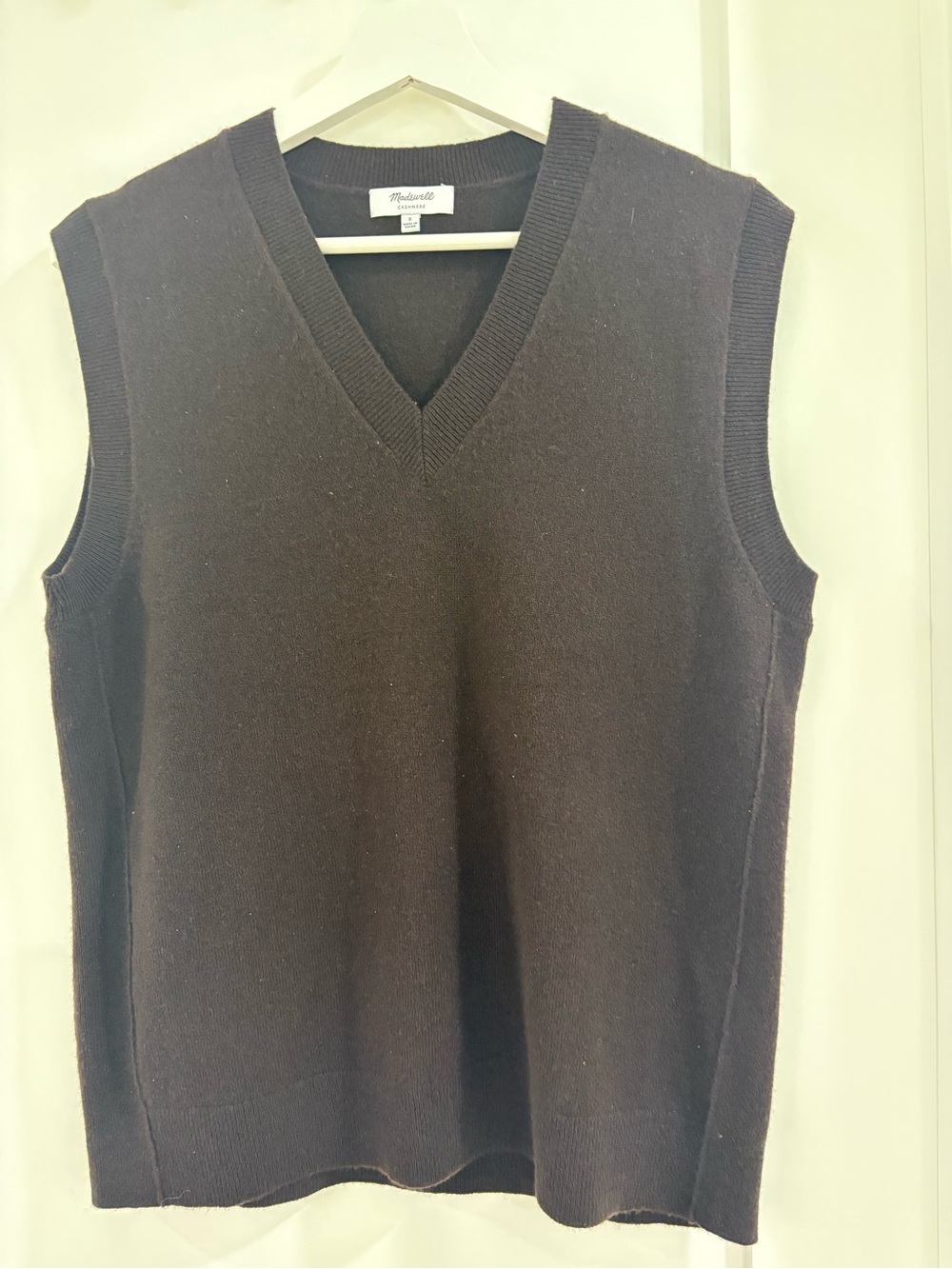 Madewell V‑Neck Cashmere Sweater Vest in Dark Brown